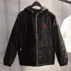 루이비통 LOUIS VUITTON 2020 SS 로고 자수 후드남성 패딩점퍼 커스텀급