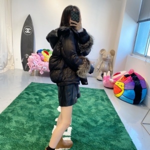 프라다 PRADA 2020 SS 퀄팅 여우퍼 삼각패치 여성 패딩 커스텀급