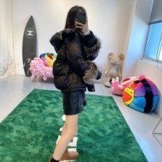 프라다 PRADA 2020 SS 퀄팅 여우퍼 삼각패치 여성 패딩 커스텀급