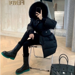 프라다 PRADA 2020 SS 여우퍼 퀄팅 벨트 여성 롱패딩 커스텀급