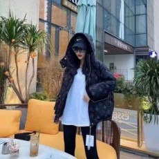 루이비통 LOUIS VUITTON 2020 SS 모노그램 라인 퍼켓 여성 패딩 커스텀급