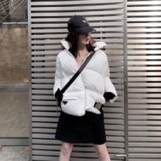 프라다 PRADA 2020 SS 퀄팅 삼각로고 지퍼 여성 패딩 커스텀급