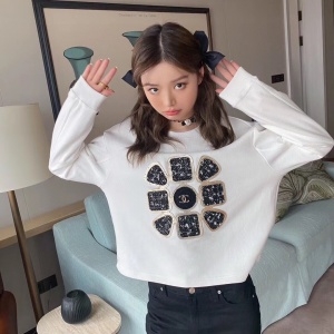 샤넬 CHANEL 2020 SS 캐릭터 패치 라운드넥 여성 니트