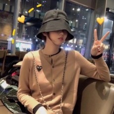 꼼데가르송 KOMDEGARSON 2020 SS 캐릭터 로고 여성 니트 가디건
