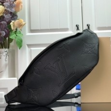 루이비통 LOUIS VUITTON 2020 레더 디스커버리 범백 M44388 커스텀급