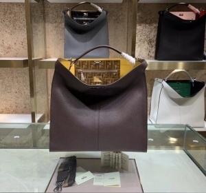 펜디 FENDI 2020 피카부 금속버클 레더 브라운 라지 토트백 커스텀급