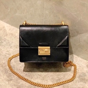펜디 FENDI 2020 칸아이 F로고 금속버클 스몰 체인 크로스백 커스텀급