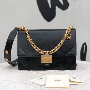 펜디 FENDI 2020 칸유 F로고 금속버클 유광 미듐 체인 크로스백 커스텀급