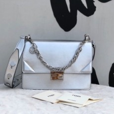 펜디 FENDI 2020 칸유 F로고 금속버클 실버 미듐 체인 크로스백 커스텀급