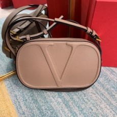 발렌티노 VALENTINO 2020 가라바니 각인로고 지퍼 크로스백 0031 커스텀급
