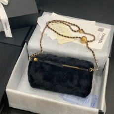 샤넬 CHANEL 2020 하트각인 퍼 지퍼 체인 크로스백 AS1899 커스텀급
