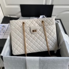 샤넬 CHANEL 2020 카프스킨 빈티지 퀄팅 버클 화이트 체인 숄더백 AS6611 커스텀급
