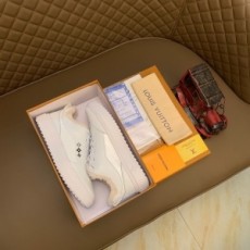 루이비통 LOUIS VUITTON 2020 퍼안감 캐릭터 남성 슈즈 커스텀급
