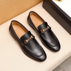 구찌 GUCCI 2020 삼선 금속버클 레더 남성 슈즈 커스텀급