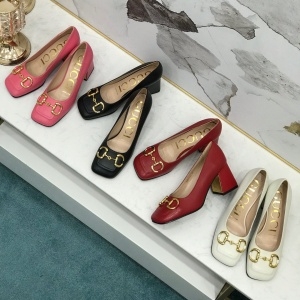 구찌 GUCCI 2020 레더 스티치 금속로고 여성 구두 커스텀급