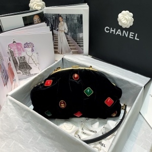 샤넬 CHANEL 2021 벨벳 클러치 체인 크로스백 AS2137 미러급
