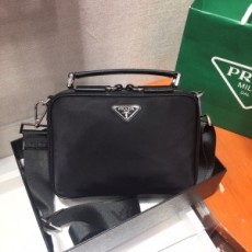 프라다 PRADA 2021 삼각로고 브리크 숄더백 2VH069 커스텀급