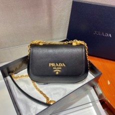프라다 PRADA 2021 사피아노 럭스 체인 숄더백 1BD275 커스텀급
