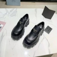 프라다 PRADA 2021 SS 삼각로고 패치 여성 슈즈 커스텀급