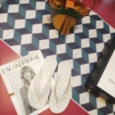 구찌 GUCCI 2021 SS 엠보스 여성 쪼리 커스텀급