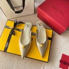 발렌티노 VALENTINO 2021 SS 스터드 여성 뮐 플랫슈즈 커스텀급