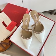 발렌티노 VALENTINO 2021 SS 스터드 스트랩 여성 뮐 샌들 커스텀급