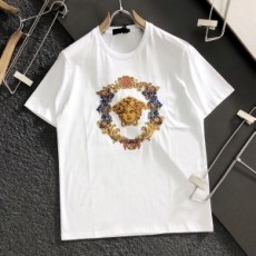 베르사체 VERSACE 2021 SS 캐릭터 라운드넥 남성 반팔티 커스텀급