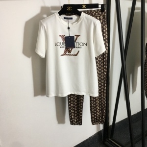 루이비통 LOUIS VUITTON 2021 SS 캐릭터 여성 반팔티 바지 세트 커스텀급