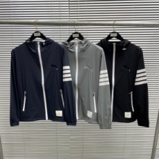 톰브라운 THOM BROWNE 2021 SS 캐릭터 자수 남여공용 후드 점퍼 커스텀급