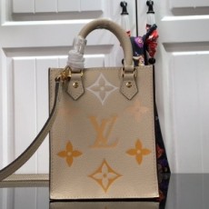 루이비통 LOUIS VUITTON 2021 SS 앙프렝뜨 쁘띠 삭 플라 미니백 M80449 커스텀급