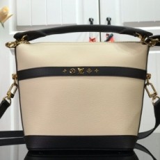 루이비통 LOUIS VUITTON 2021 SS 크루저 PM 숄더백 베이지 M57934 커스텀급