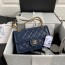 샤넬 CHANEL 2021 SS 스위트 클래식 미듐 플랩백 네이비 AS2357 커스텀급