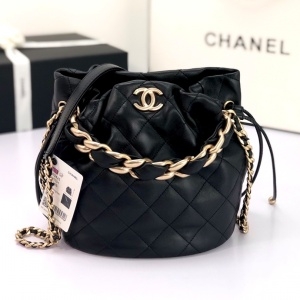 샤넬 CHANEL 2021 SS 드로우스트링 버킷백 블랙 AS2425 커스텀급