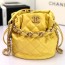 샤넬 CHANEL 2021 SS 드로우스트링 버킷백 옐로우 AS2425 커스텀급