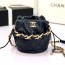 샤넬 CHANEL 2021 SS 드로우스트링 버킷백 네이비 AS2425 커스텀급