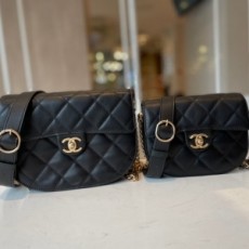 샤넬 CHANEL 2021 SS 카프스킨 퀄팅 체인 블랙 메신저 크로스백 AS2484 커스텀급