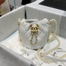 샤넬 CHANEL 2021 SS 퀄팅 CC로고 진주스트랩 미니 화이트 드로스트링백 AS2529 커스텀급