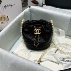 샤넬 CHANEL 2021 SS 퀄팅 CC로고 진주스트랩 미니 블랙 드로스트링백 AS2529 커스텀급