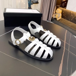 구찌 GUCCI 2021 SS 금속로고 레더 남성 샌들 커스텀급