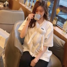 루이비통 LOUIS VUITTON 2021 SS 인형패선 캐릭터 여성 반팔티 커스텀급