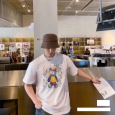 루이비통 LOUIS VUITTON 2021 SS 곰돌이 캐릭터 프린팅 남여공용 반팔티 커스텀급