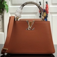 루이비통 LOUIS VUITTON 2021 SS 카퓌신 뱀피 스트랩 토트백 카멜 PM M42259 커스텀급