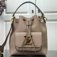 루이비통 LOUIS VUITTON 2021 SS 포켓 로고 버킷백 베이지 M57587 커스텀급