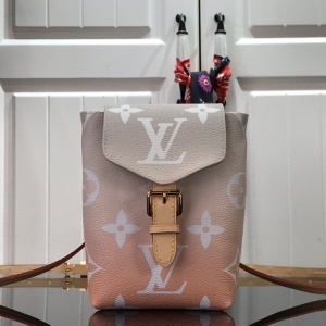 루이비통 LOUIS VUITTON 2021 SS 그라데이션 타이니 백팩 M45764 커스텀급