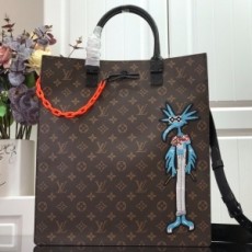 루이비통 LOUIS VUITTON 2021 SS 모노그램 캐릭터 삭 플라 메신저백 M45567 커스텀급