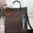 루이비통 LOUIS VUITTON 2021 SS 모노그램 캐릭터 삭 플라 메신저백 M45567 커스텀급