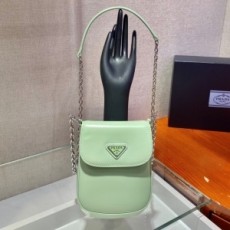 프라다 PRADA 2021 SS 브러시 레더 미니 폰홀더백 1BD185 커스텀급