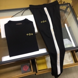 루이비통 LOUIS VUITTON 2021 SS 캐릭터 로고 자수 라인 남성 반팔티 바지 세트 커스텀급