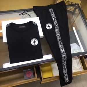 루이비통 LOUIS VUITTON 2021 SS 패치 로고 자수 라인 남성 반팔티 바지 세트 커스텀급