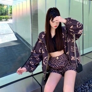 루이비통 LOUIS VUITTON 2021 SS 모노그램 바람막이 반바지 여성 세트 커스텀급